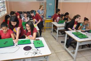Projeto TechNinas atende alunas da Escola Estadual Doutor Olavo Garcia Ferreira da Silva, localizada no Conjunto Habitacional Avelino Vieira, em Londrina, no Norte do Paraná.
