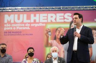 Em evento no Palácio Iguaçu, governador lança portal Ame-se, dedicado às mulheres