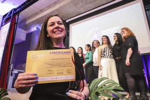 Vencedora do Voto Popular do Prêmio Empreendedora Curitibana 2023, Yara Lucia de Menezes Garcia.