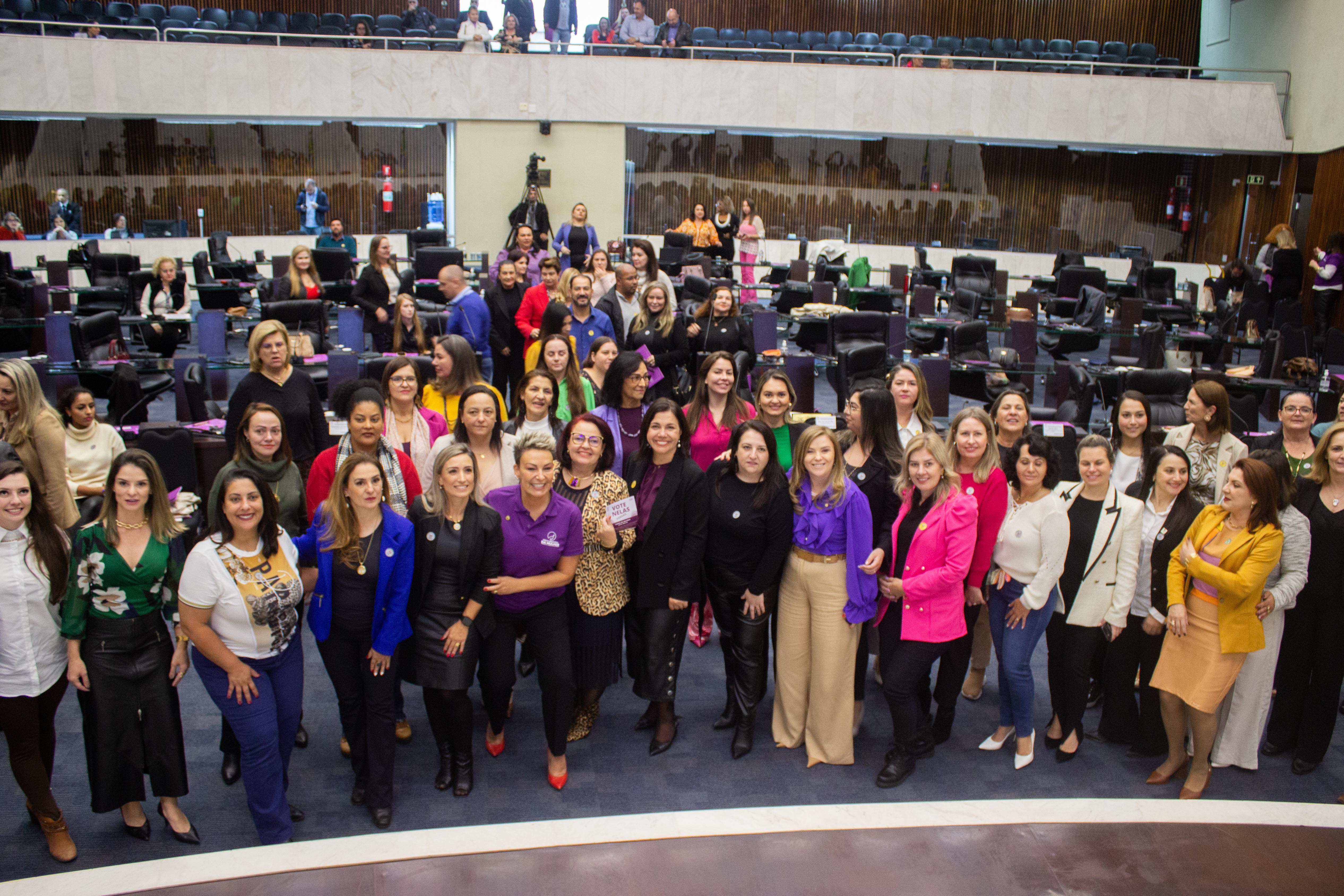 Governo do Paraná apoia expansão de procuradorias da mulher pelo Estado