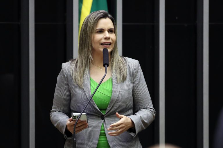 Comissão aprova ampliação de bolsas integrais do Prouni e prioridade para mulheres vítimas de violência Fonte: Agência Câmara de Notícias
