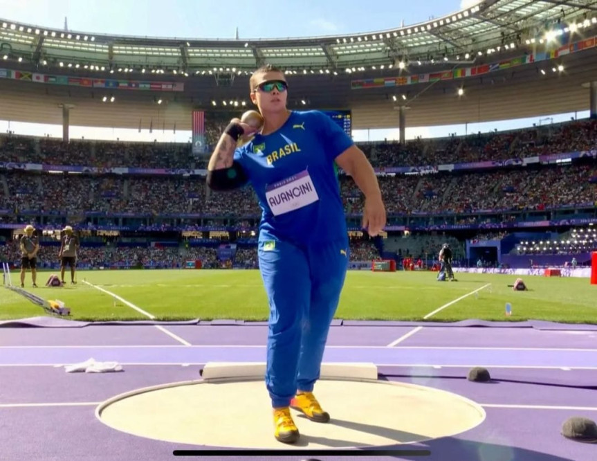 Lívia Avancini, natural de Londrina, representou o Brasil na modalidade de arremesso de peso nos Jogos Olímpicos de 2024, realizados em Paris.
