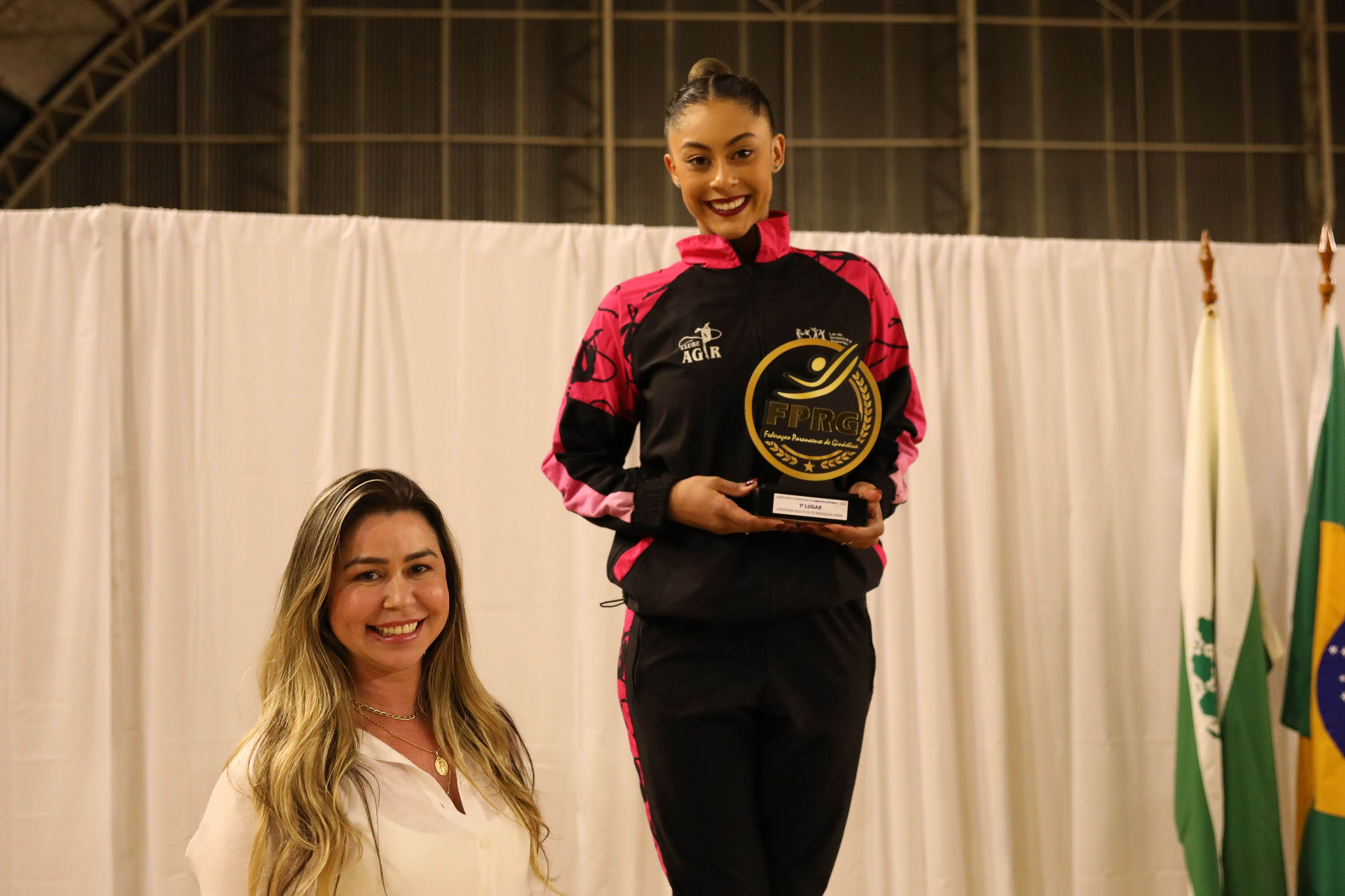 Estrela da ginástica rítmica, Babi leva 6 mil pessoas ao Campeonato Paranaense