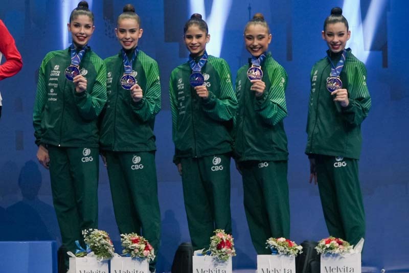 Atleta paranaense conquista ouro inédito em Copa do Mundo de ginástica rítmica