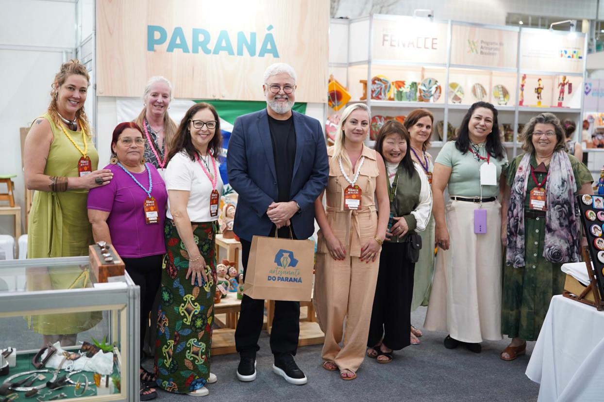 Delegação formada só por mulheres representa o Paraná na maior feira de artesanato do Brasil
