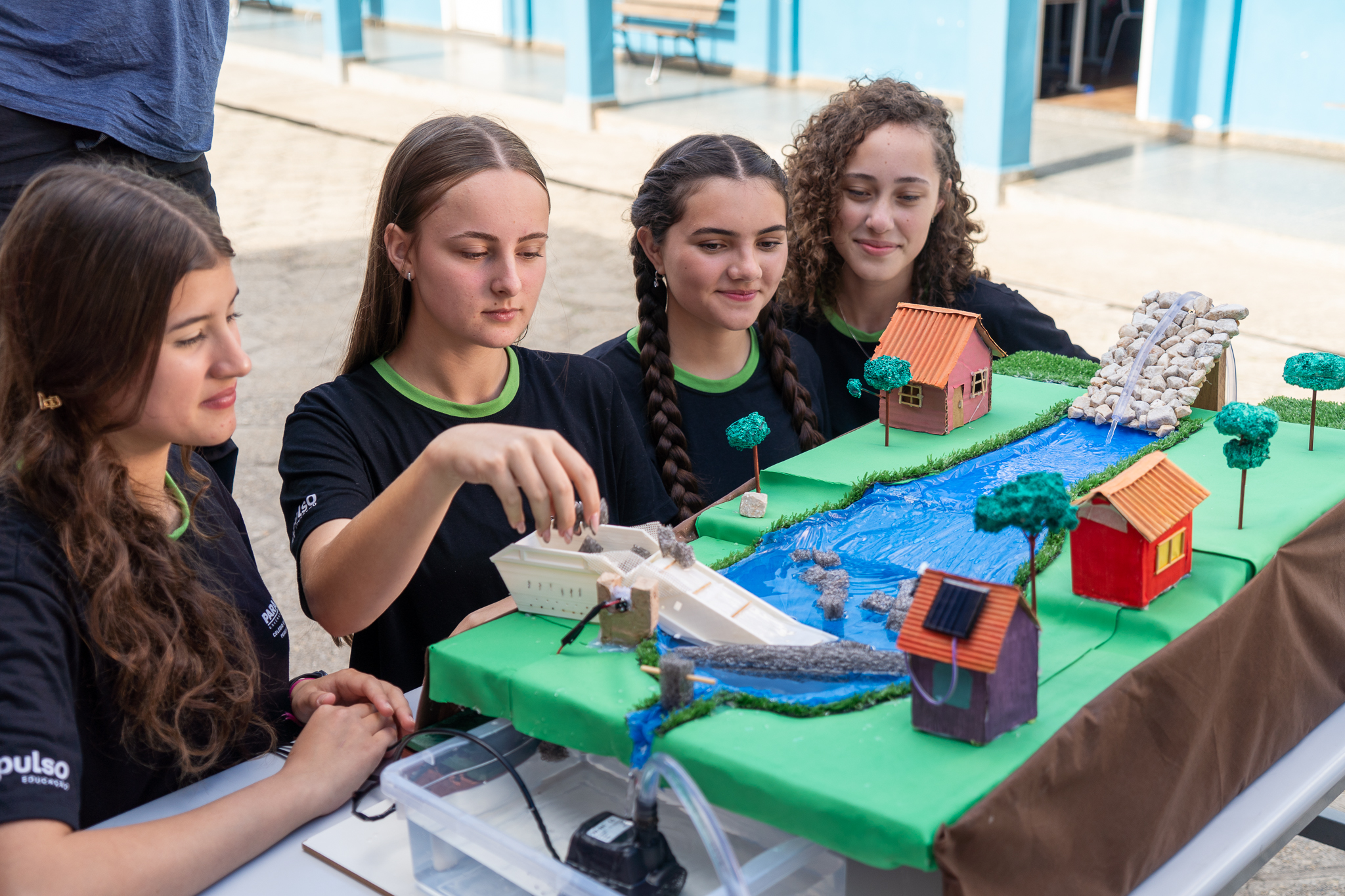 Alunas de Campo Largo levam projeto a evento nacional de empreendedorismo jovem