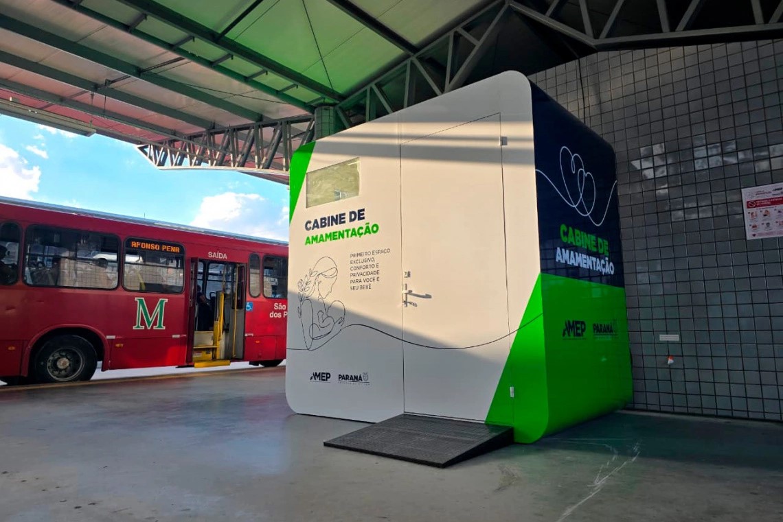 Paraná instala cabine de amamentação em terminal metropolitano e amplia conforto das mães