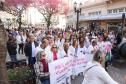 Caminhada contra o feminicídio reúne 2 mil pessoas em Curitiba: ato acontece em 181 cidades