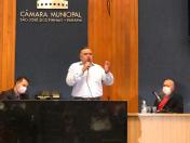 O evento recebeu técnicos e gestores municipais, que receberam orientações sobre os programas das equipes da Sejuf. Na imagem, o secretario Ney Leprevost fala sobre as ações no plenário da Camara Municipal de São José dos Pinhais.