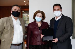 Servidora da secretaria estadual da Saúde há mais de 32 anos, sendo 12 à frente do Sistema Estadual de Transplantes (SET/PR), Arlene Terezinha Cagol Garcia Badoch, foi responsável por revolucionar o trabalho de doações e transplantes de órgãos no Paraná, fazendo com o que o Estado se destacasse mundialmente. 