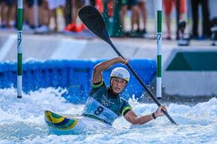 atleta Ana Sátila, bolsista do programa Geração Olímpica, estreia na canoagem 