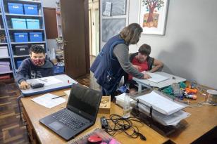 Professora de Educação Especial há 30 anos, Jaqueline Bensi Siqueira desenvolve no Colégio Estadual João Paulo I, em Curitiba, um trabalho colaborativo voltado ao aprendizado individualizado e à sensibilização dos professores. - Curitiba, 15/10/2021 - 