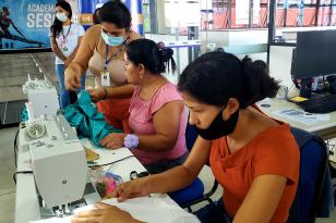 Porto de Paranaguá promove capacitação em corte e costura para as mulheres da Ilha de Piaçaguera