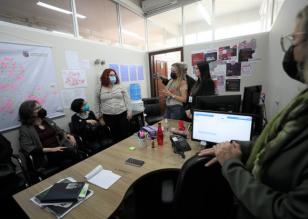 Professoras da UFPR conhecem o trabalho desenvolvido pela Procuradoria da Mulher da Assembleia Legislativa do Paraná.