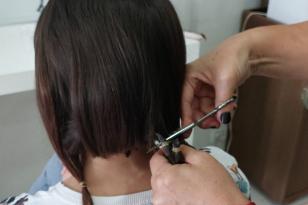 Mulheres privadas de liberdade doam os cabelos para pacientes em tratamento contra o câncer