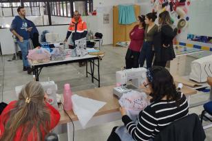 Portos do Paraná oferece curso de costura e incentiva mulheres a fomentarem o próprio negócio.