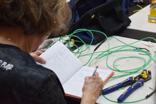 Edital da Copel oferta cursos profissionalizantes para mulheres em situação de vulnerabilidade