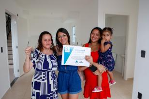 Adeus, aluguel: Casa Fácil garante acesso facilitado de mulheres do Paraná à moradia
