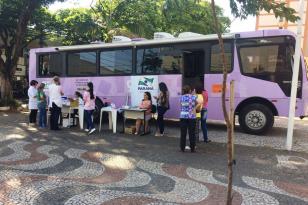 Ônibus Lilás leva atendimento às mulheres a três cidades da região Norte do Paraná