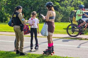 Forças de segurança realizam conscientização de combate à violência contra a mulher