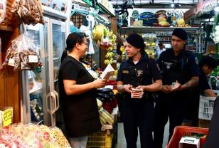 Patrulha Maria da Penha realiza ação contra violência doméstica no Mercado Municipal