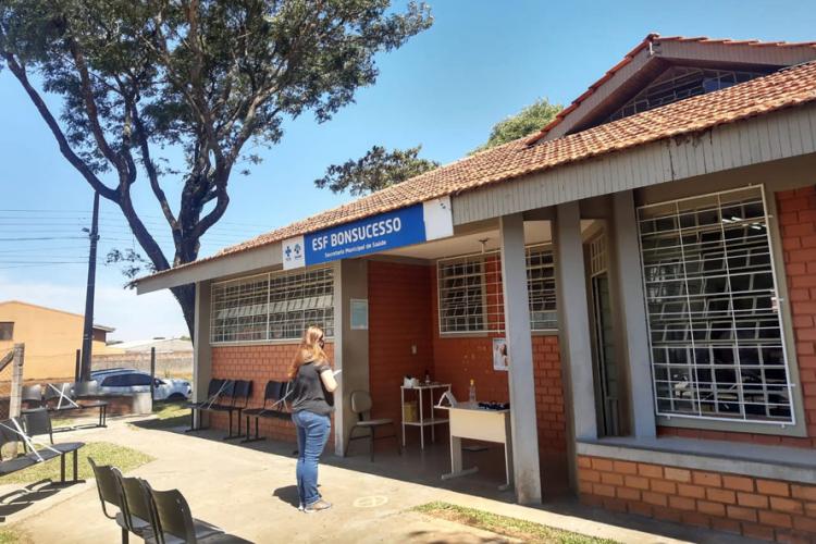 Estudantes da Unicentro fazem mutirão para atender mulheres com exame preventivo de câncer