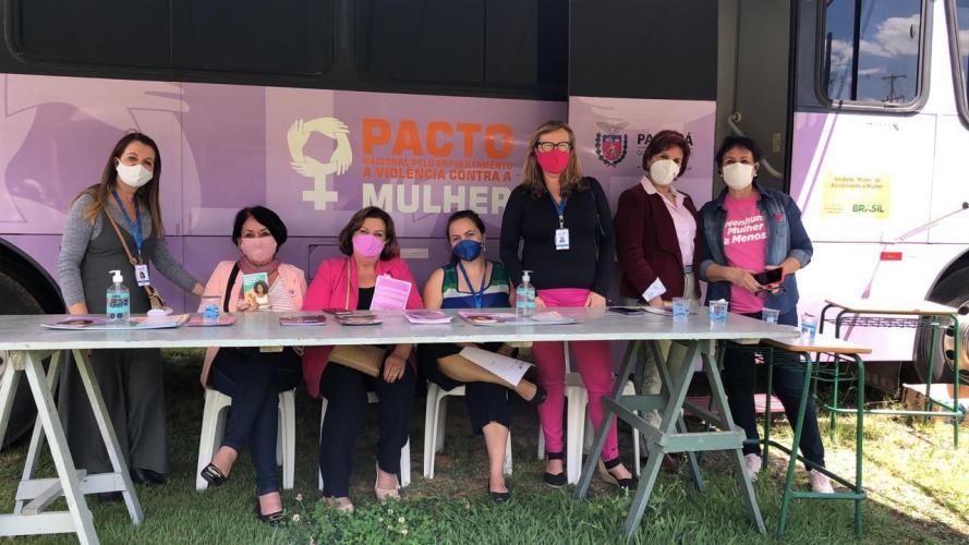 A equipe da DGDM em mais uma ação realizada durante o Outubro Rosa na Feira de Serviços e Cidadania promovida pela SEJUF.