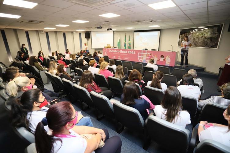 Para o Outubro Rosa deste ano a Portos do Paraná desenvolveu quatro vídeos-depoimentos de mulheres que passaram ou ainda enfrentam um câncer de mama. A programação alusiva ao mês de conscientização sobre a doença terminou ontem (6), mas as produções serão utilizadas no trabalho contínuo de sensibilização.