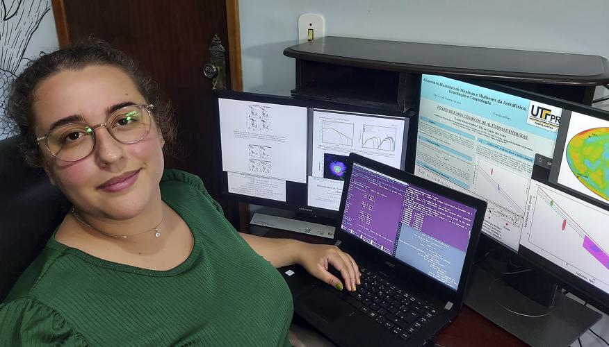 Mulheres na ciência: vida dedicada à pesquisa e um caminho a seguir. Na foto, Luana Natalie Padilha de apenas 23 anos já está empenhada em realizar o sonho de ser pesquisadora na área de Astronomia. - Curitiba, 07/10/2021