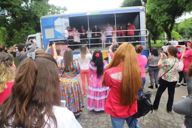 Muita animação marcou o Paraná Rosa no Parque Barigui