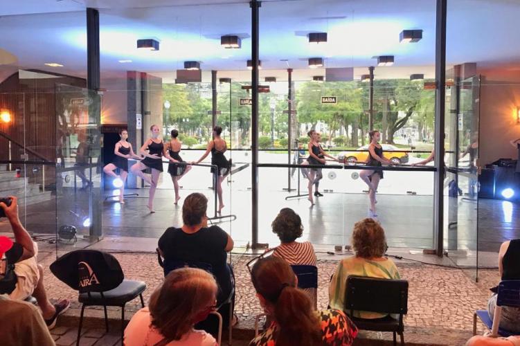 Teatro Guaíra celebra Dia da Mulher com programação gratuita