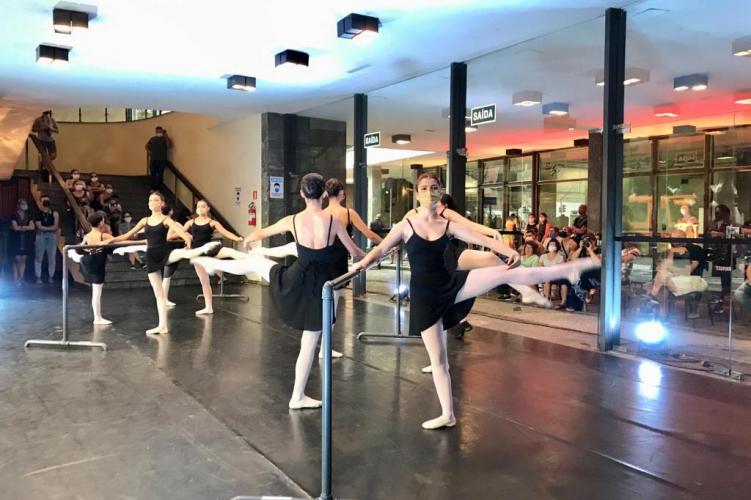 Teatro Guaíra celebra Dia da Mulher com programação gratuita