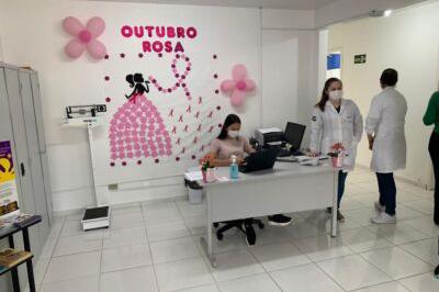 Escola de Enfermagem da Unicentro atende comunidade de Guarapuava no Outubro Rosa