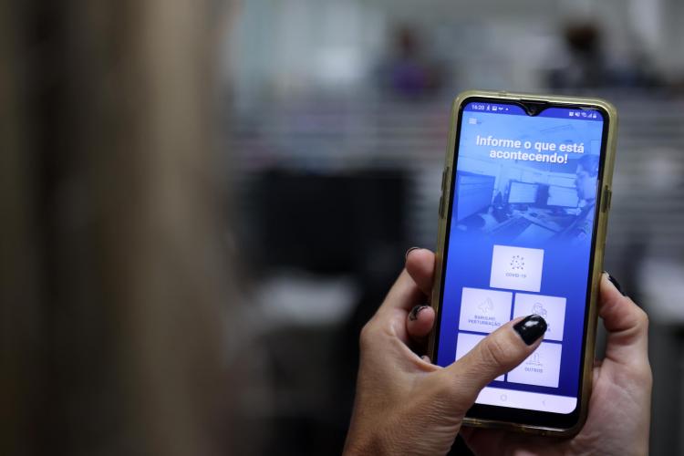 Disponível nos 399 municípios, Botão do Pânico atende 2 mil mulheres vítimas de violência -