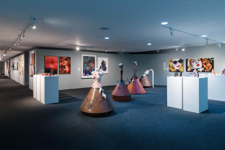 Exposição Fora das Sombras, no MON