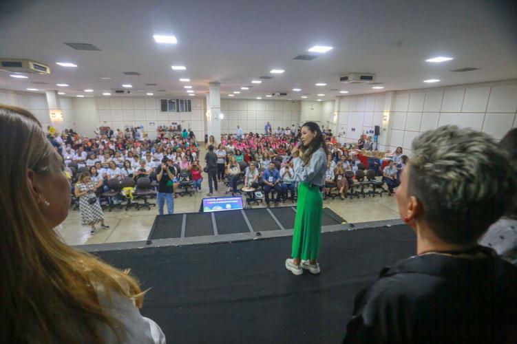 A primeira-dama do Paraná, Luciana Saito Massa, participou do o 8° Encontro Regional das Mulheres Rurais, organizado pelo IDR-Paraná.