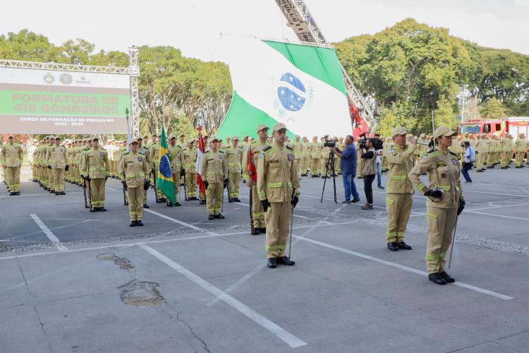 Quarenta e sete mulheres passaram a integrar o Corpo de Bombeiros Militar do Paraná