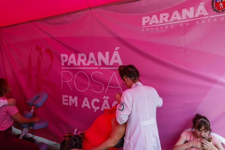Maringá, 21 de outubro de 2023 - Paraná Rosa em Ação em Maringá.