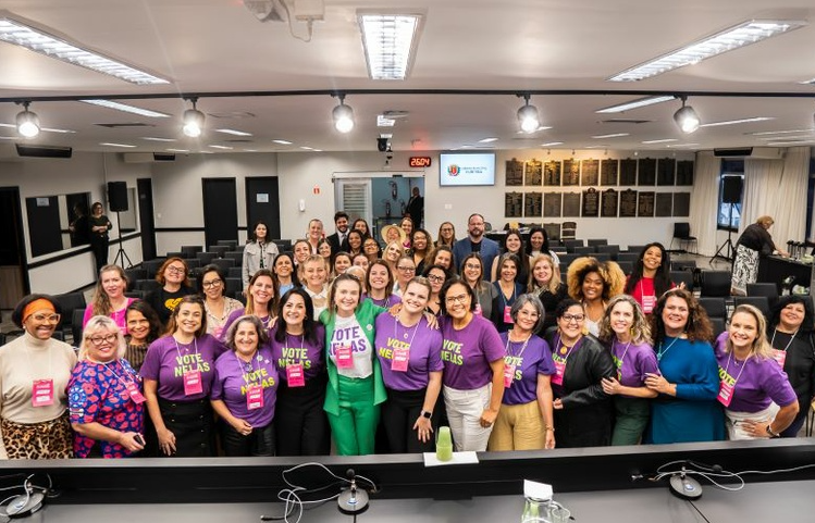 Parlamentares e candidatas se reuniram na Câmara de Curitiba para painéis do workshop “Summit Eleições”.