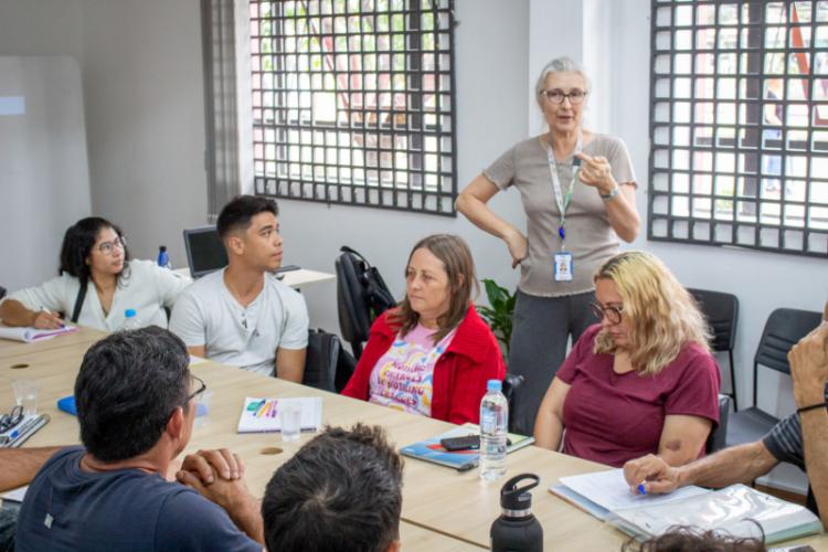 Liceu de Ofícios oferece 2.328 vagas e dois novos cursos gratuitos em maio. - Na imagem, Curso Cuidador de Idoso.