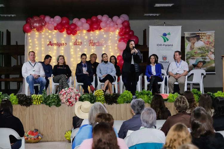 São José dos Pinhais, 24 de maio de 2024 - A primeira-dama, Luciana Saito Massa, participa do encontro com Mulheres do Campo em São José dos Pinhais.