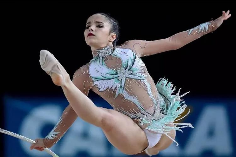 A Copa do Mundo de Ginástica Rítmica, disputada em Milão, na Itália, contou com a participação das atletas paranaenses Nicole Pircio e Maria Eduarda Alexandre, bolsistas do programa Geração Olímpica e Paralímpica (GOP), do Governo do Estado.