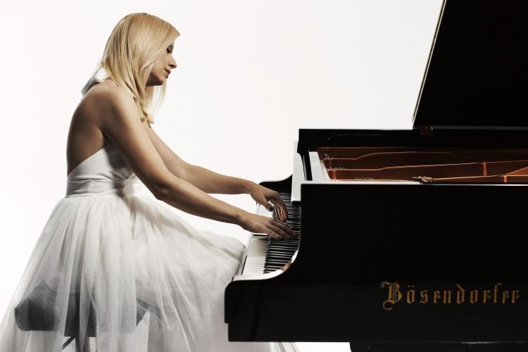 Orquestra Sinfônica do Paraná recebe fenômeno Valentina Lisitsa
