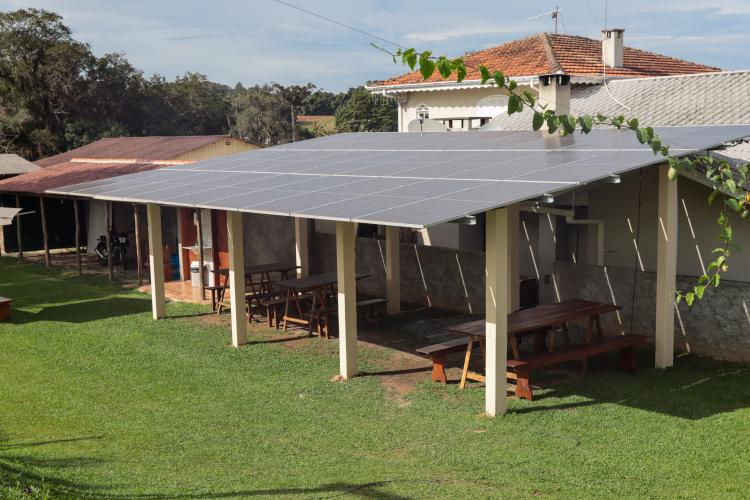 Characa Sao Miguel em Guajuvira no municipio de Araucaria que produz Morango com utilizacao de energia solar numa iniciativa do Renova