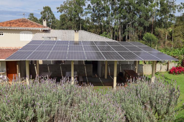 Characa Sao Miguel em Guajuvira no municipio de Araucaria que produz Morango com utilizacao de energia solar numa iniciativa do Renova