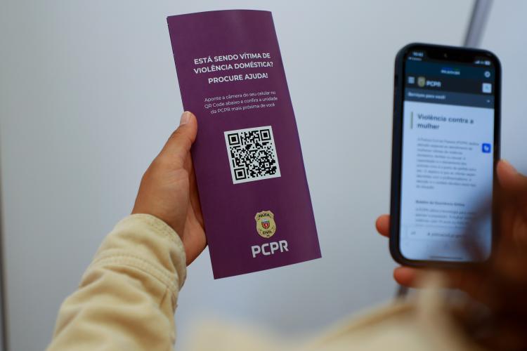 Na foto, a Delegada Luciana Novaes