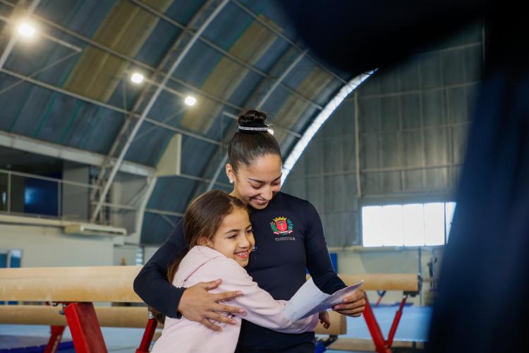 ginasta Julia Soares volta a treinar no Paraná
