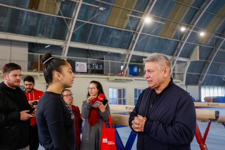 ginasta Julia Soares volta a treinar no Paraná