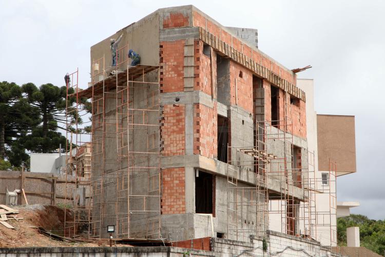 Governo lança projeto de qualificação profissional para mulheres na construção civil