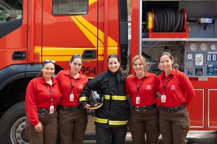 Bruna Martinez com as suas colegas